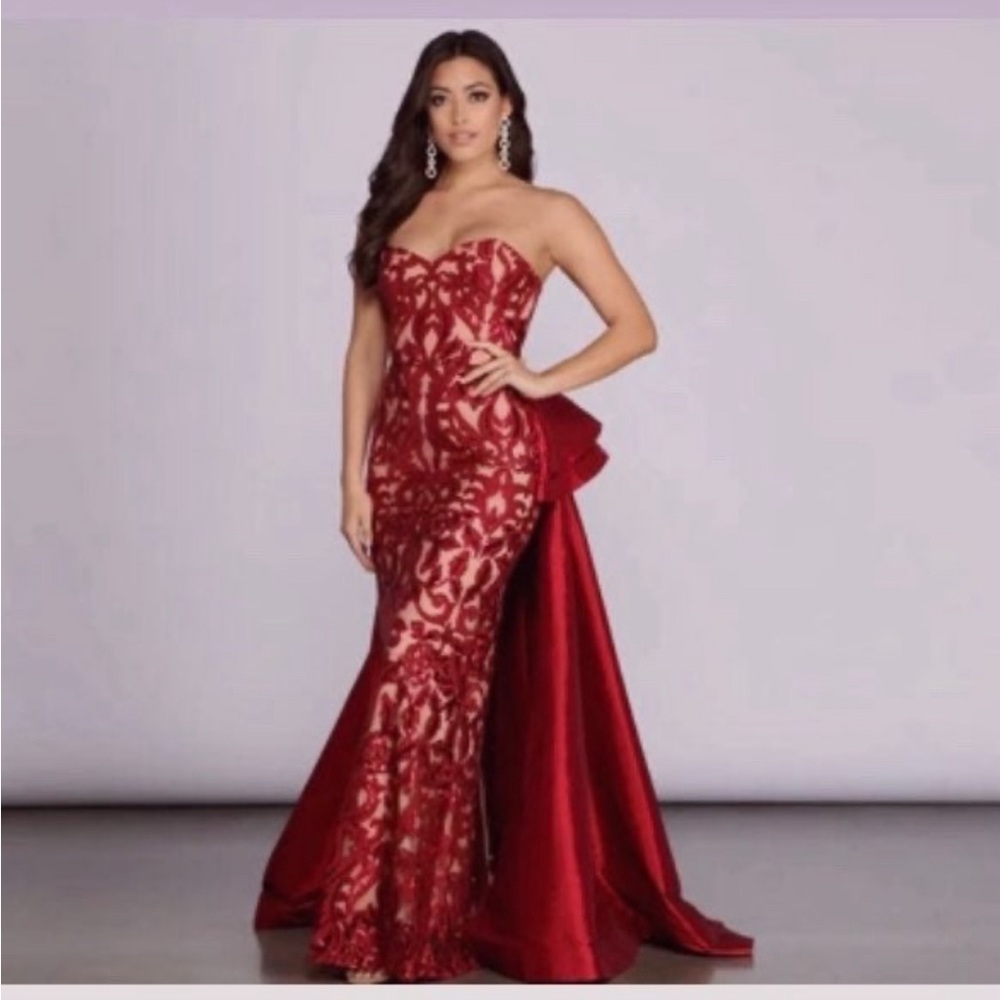 Red sweetheart neckline strapless sequin gown with train prom pageant dress